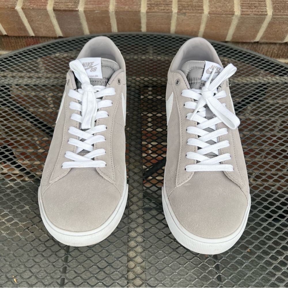 Nike SB Zoom Blazer Low GT: Grey/White Size 13

Worn 2x 

Great Condition